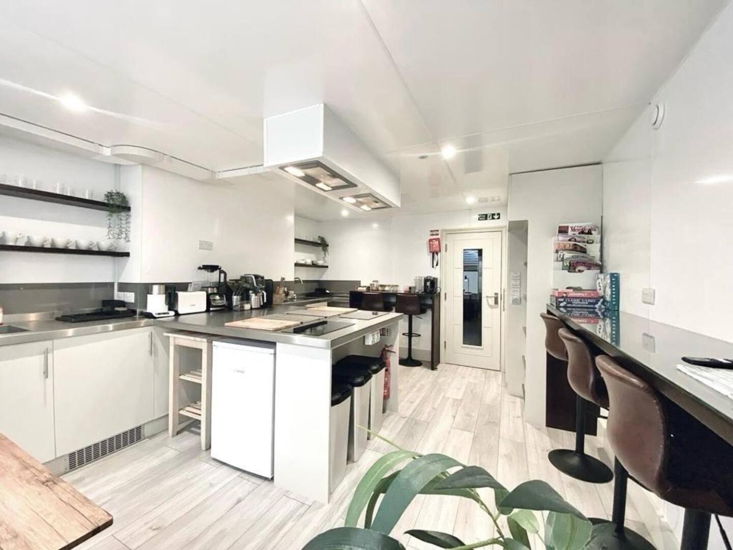 10 Beachside Beauty Lux Steps From Brighton