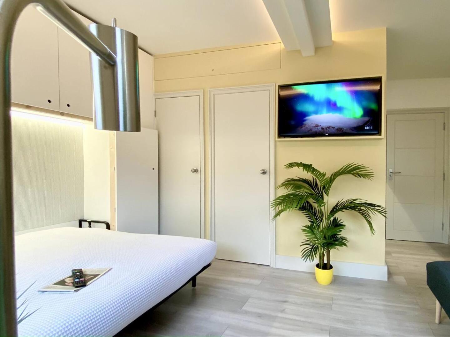 10 Beachside Beauty Lux Steps From Apartment