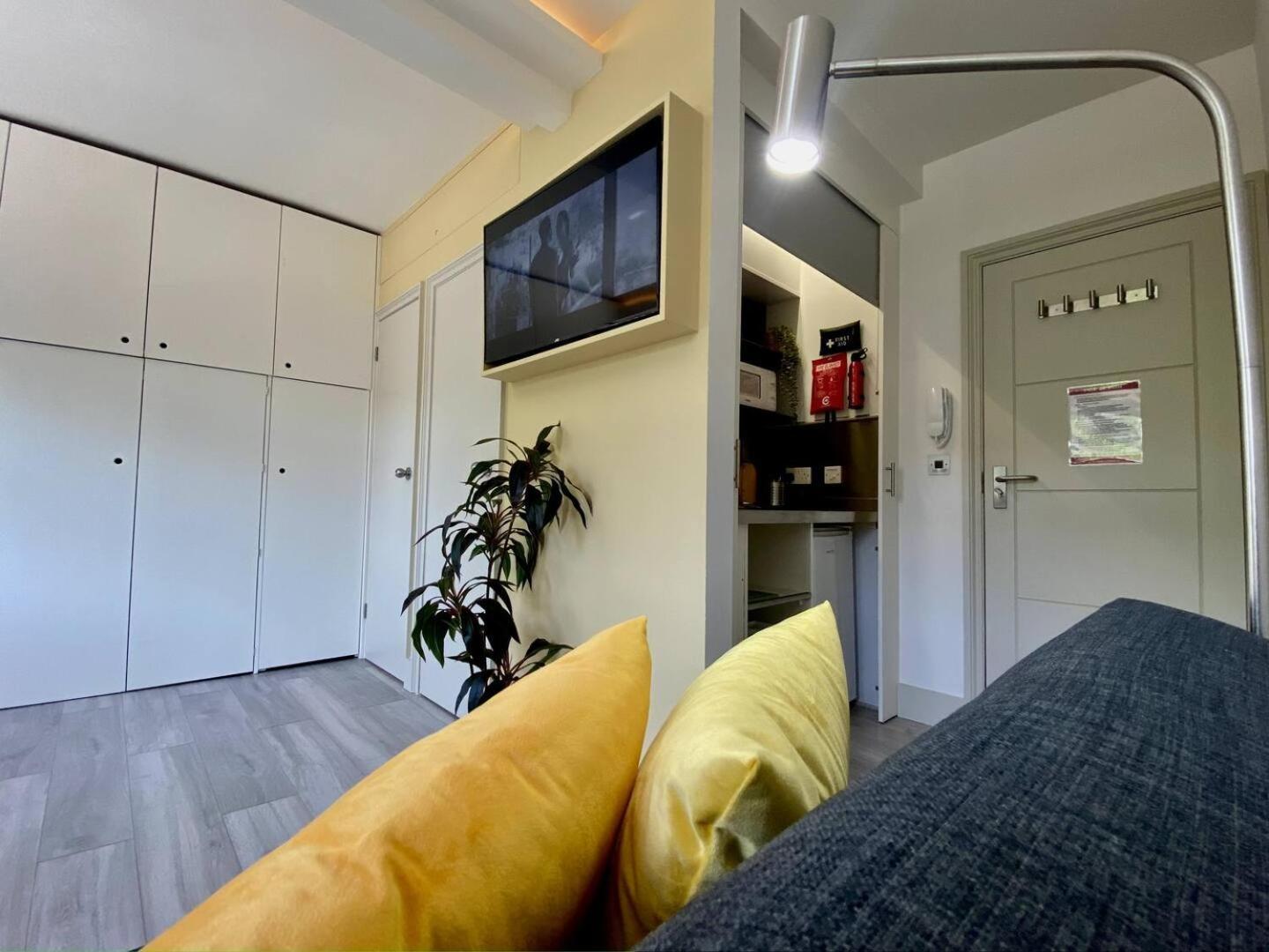 10 Beachside Beauty Lux Steps From Brighton