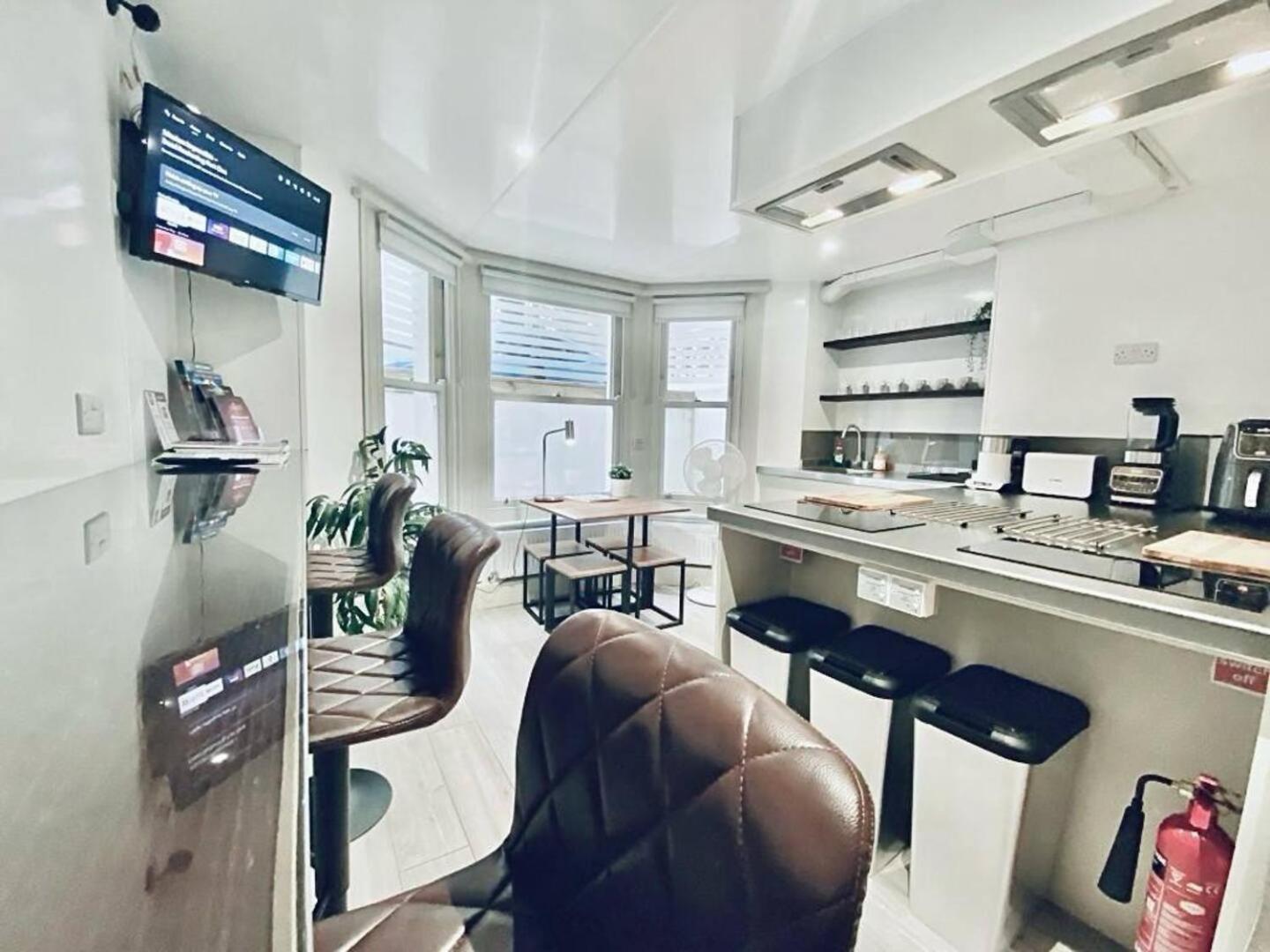 10 Beachside Beauty Lux Steps From Apartment
