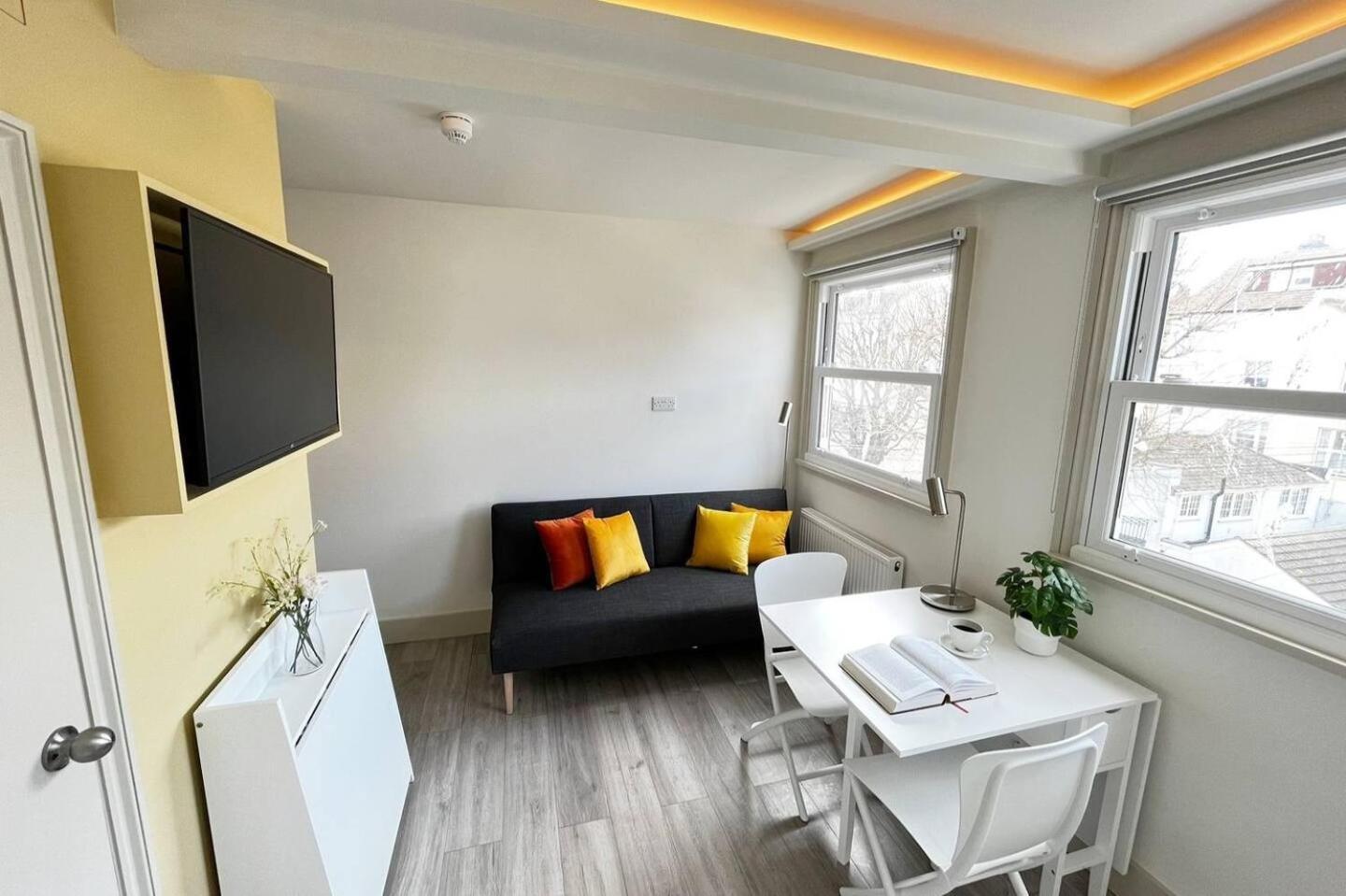 Apartment 10 Beachside Beauty Lux Steps From Brighton